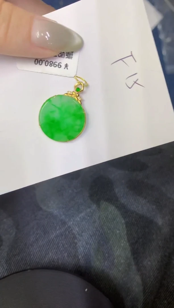 翡翠18K金镶嵌颈饰缅甸天然翡翠A货