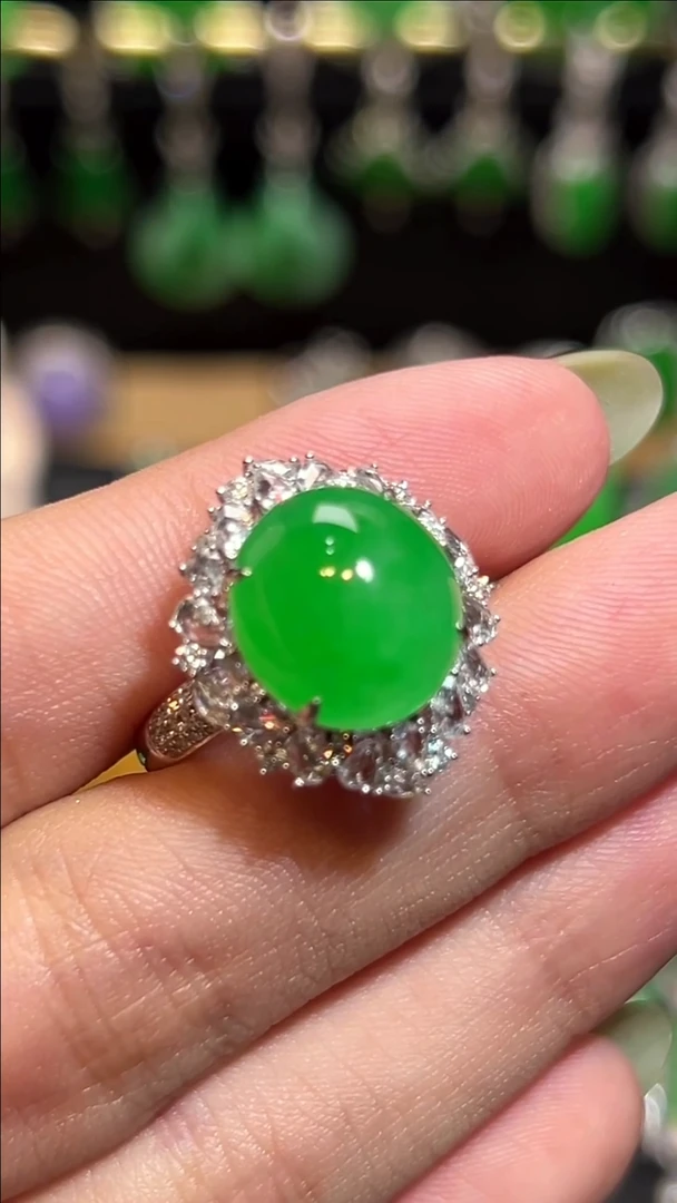 翡翠18K金镶嵌颈饰戒指