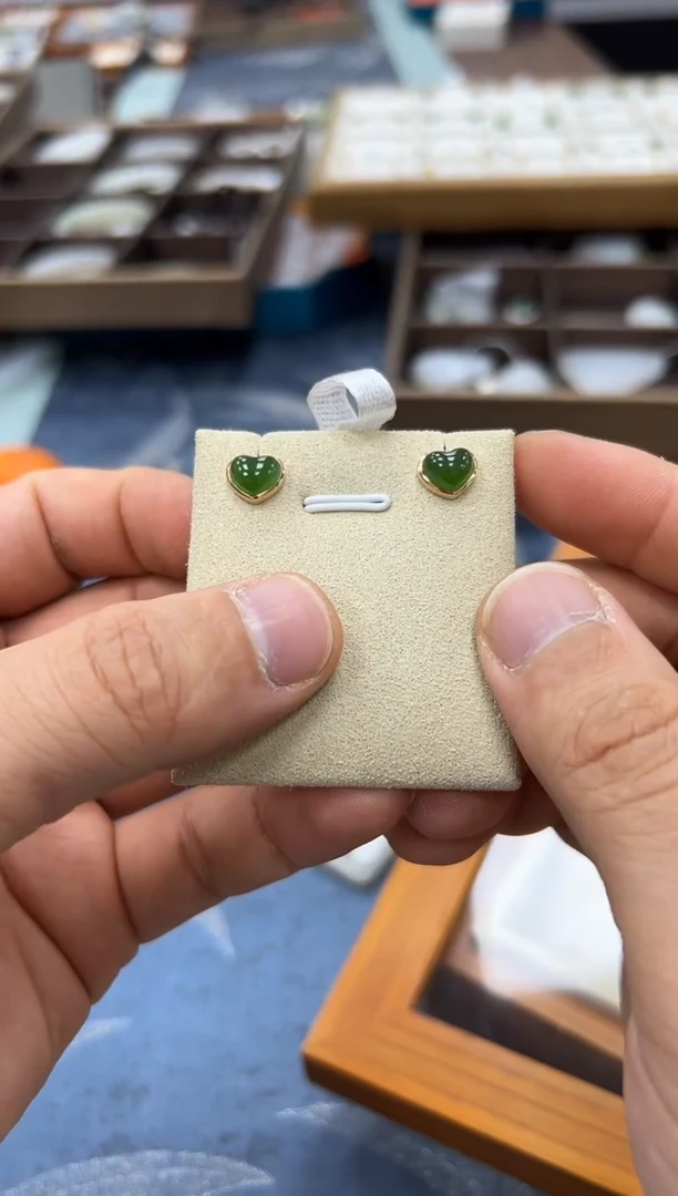 【闪购商品】和田玉耳钉18K金镶嵌一对爱心