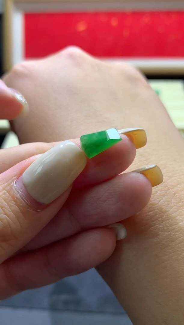 未镶嵌定制翡翠卡10.3*6.7mm