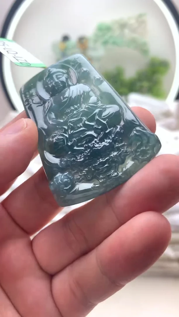 颈饰未镶嵌翡翠大日如来