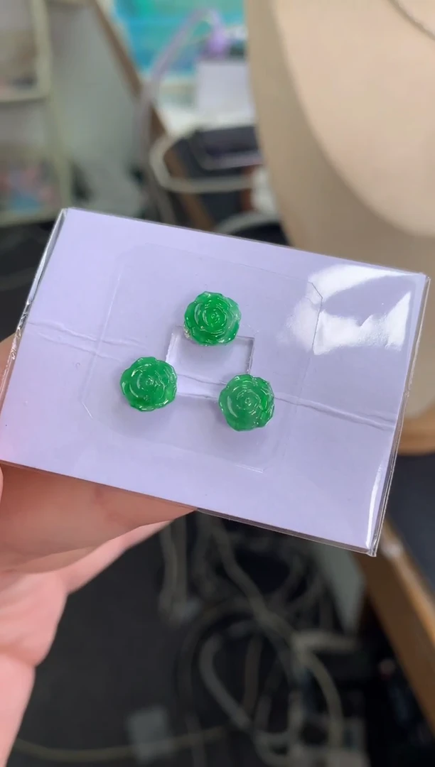 未镶嵌定制翡翠三个花花