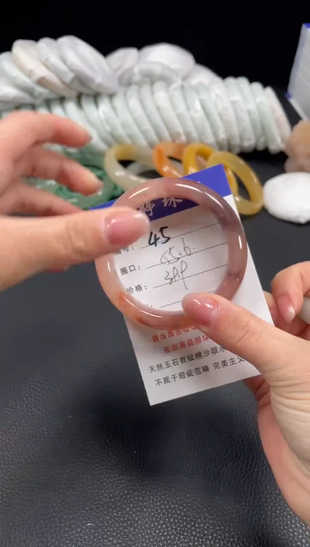 未镶嵌手镯石英质玉55.6