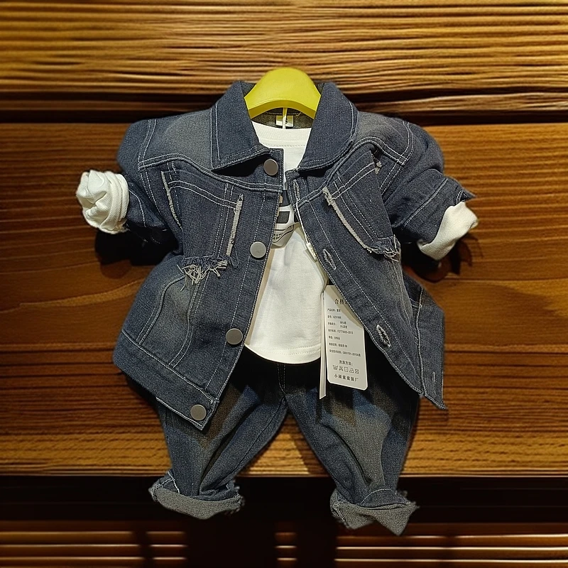 帅气男宝宝们的牛仔三件套