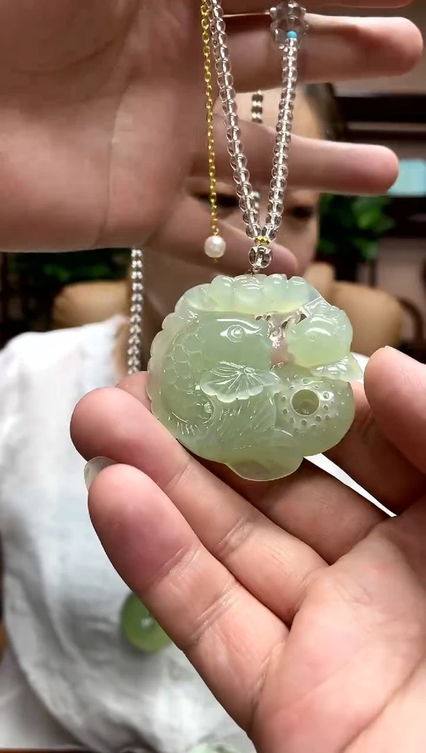 岫玉未镶嵌吊坠·