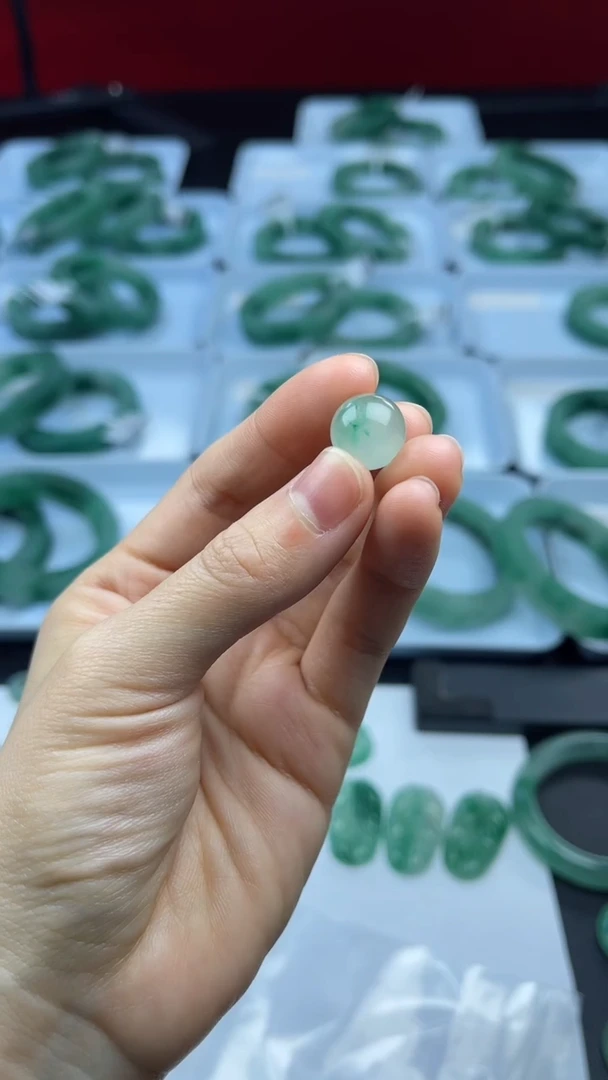 【闪购商品】石英质玉颈饰未镶嵌非洲翠珠子发一颗