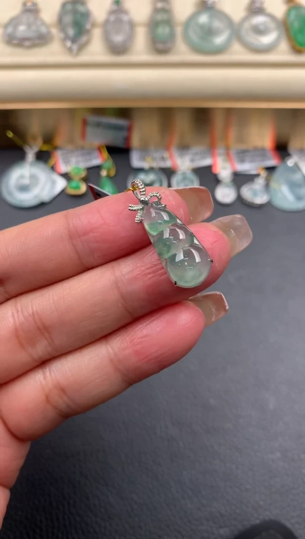 【闪购商品】翡翠颈饰18K金镶嵌D522