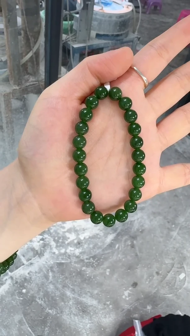 未镶嵌手串和田玉（碧玉）卡8mm微黑点单圈辣阳绿