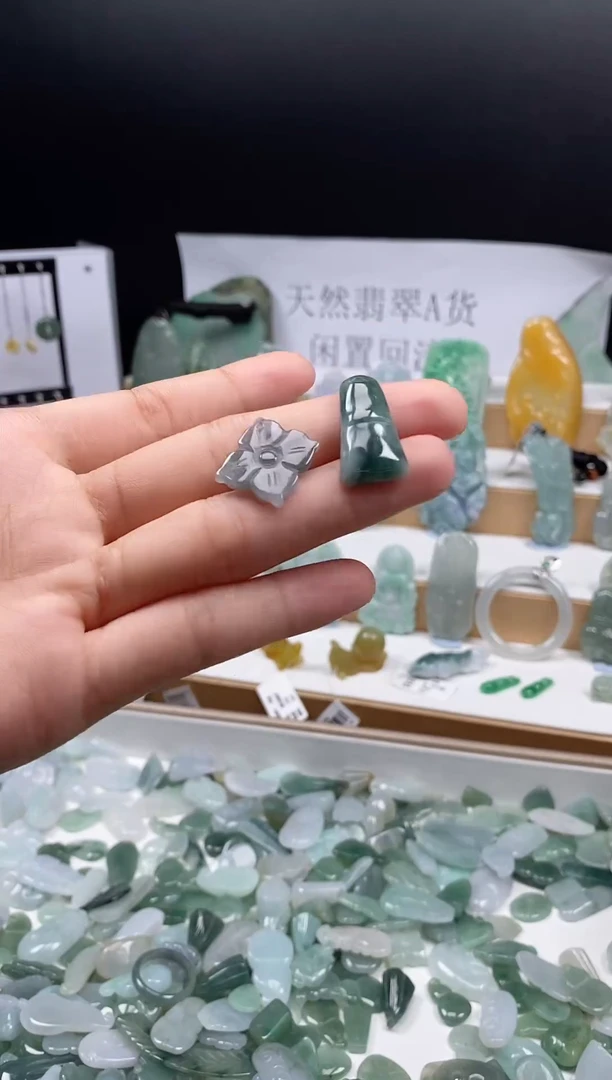 翡翠未镶嵌颈饰吊坠    8