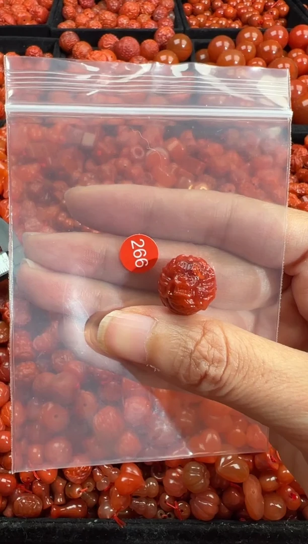 南红玛瑙未镶嵌颈饰11