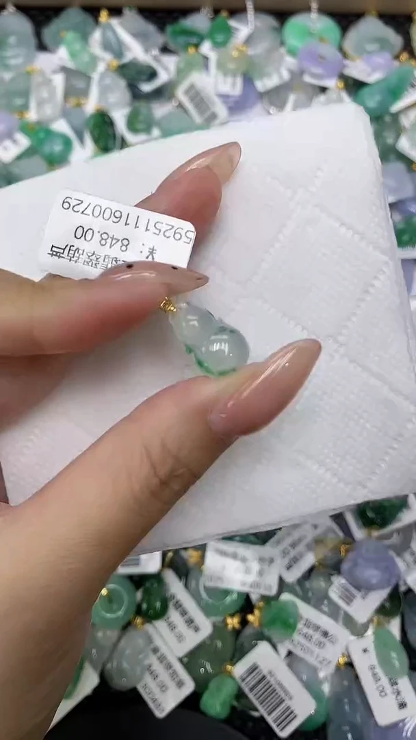颈饰18K金镶嵌翡翠11111111111