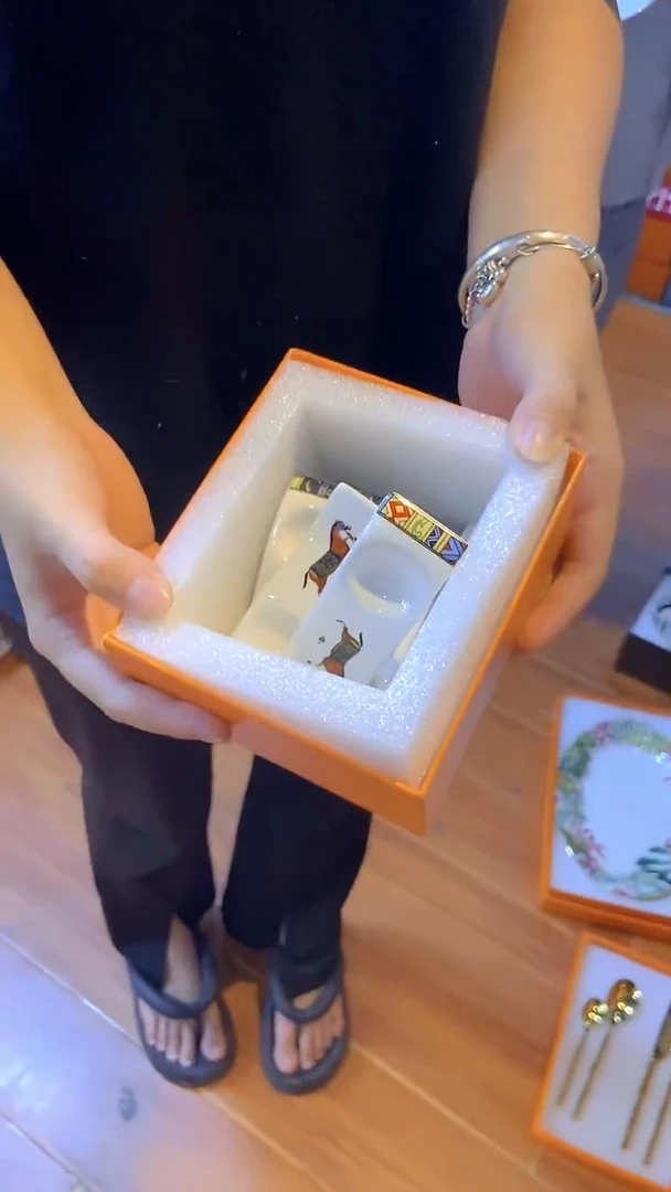 杯鸿辉家品牌瓷器，京东包邮！
