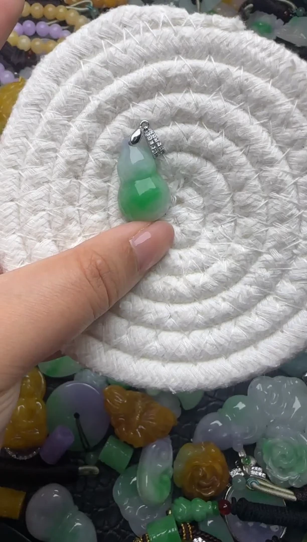 颈饰未镶嵌翡翠缅甸翡翠吊坠