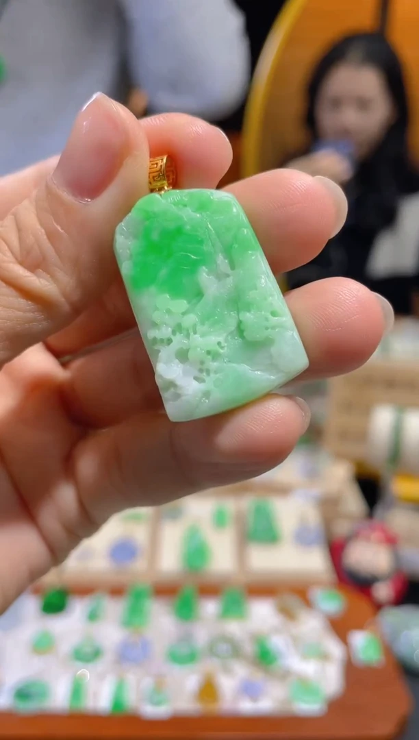 【闪购商品】翡翠颈饰18K金镶嵌假一赔三