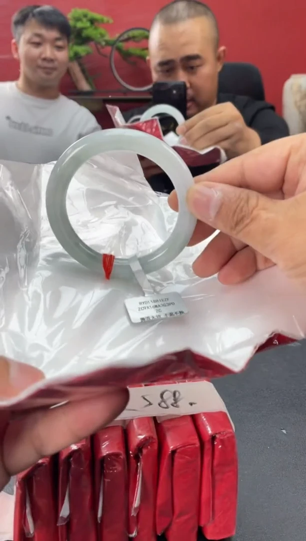 未镶嵌手镯翡翠翡翠手镯（微瑕）1