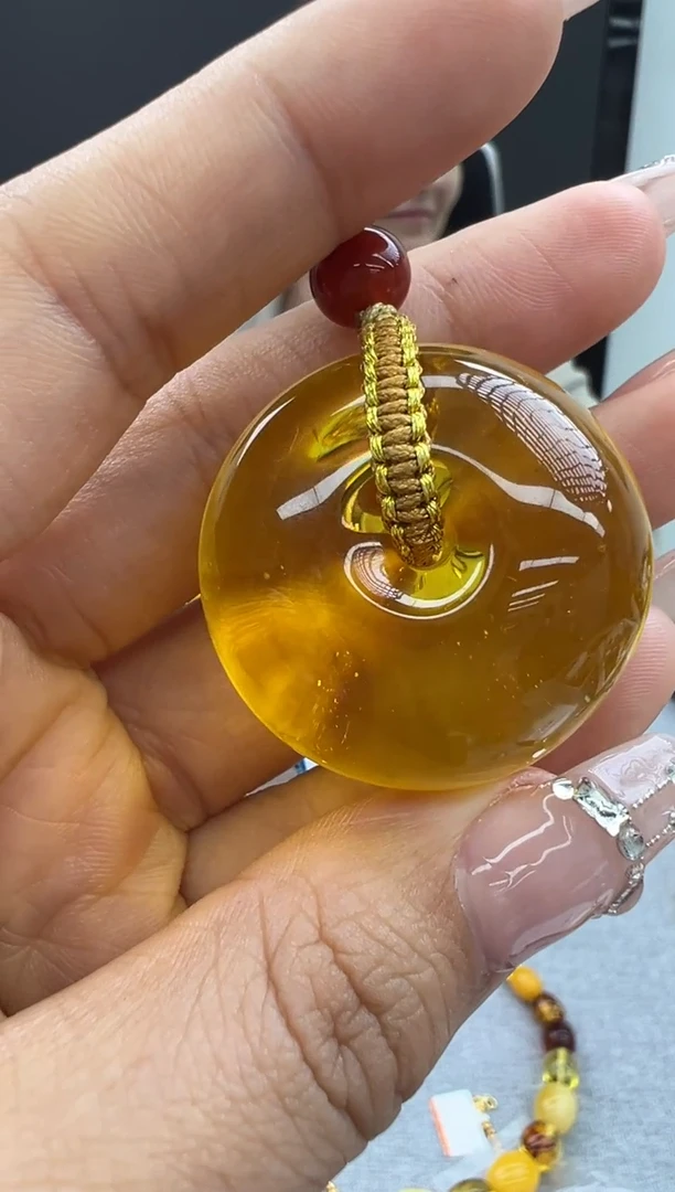 【闪购商品】琥珀颈饰未镶嵌787秒拍号