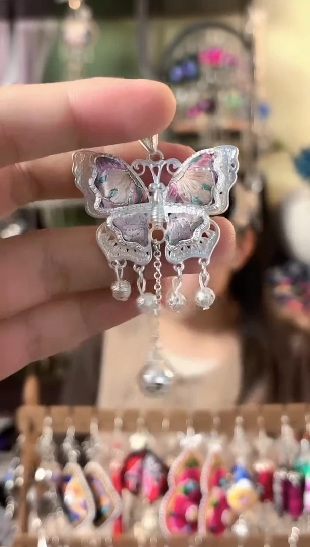 彩云南阁非遗老绣苗银饰品100