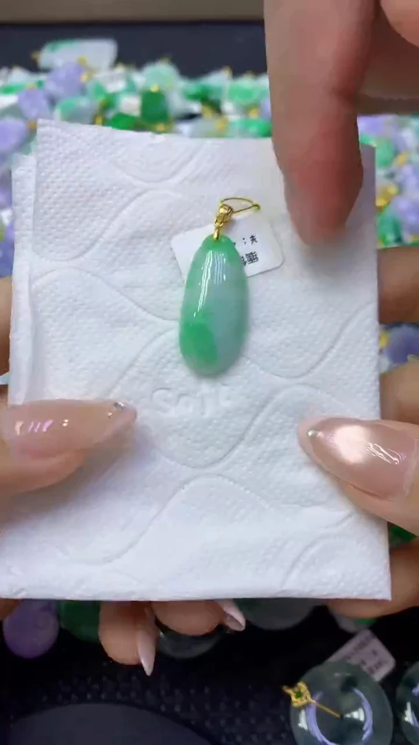 颈饰未镶嵌翡翠天然缅甸翡翠A货