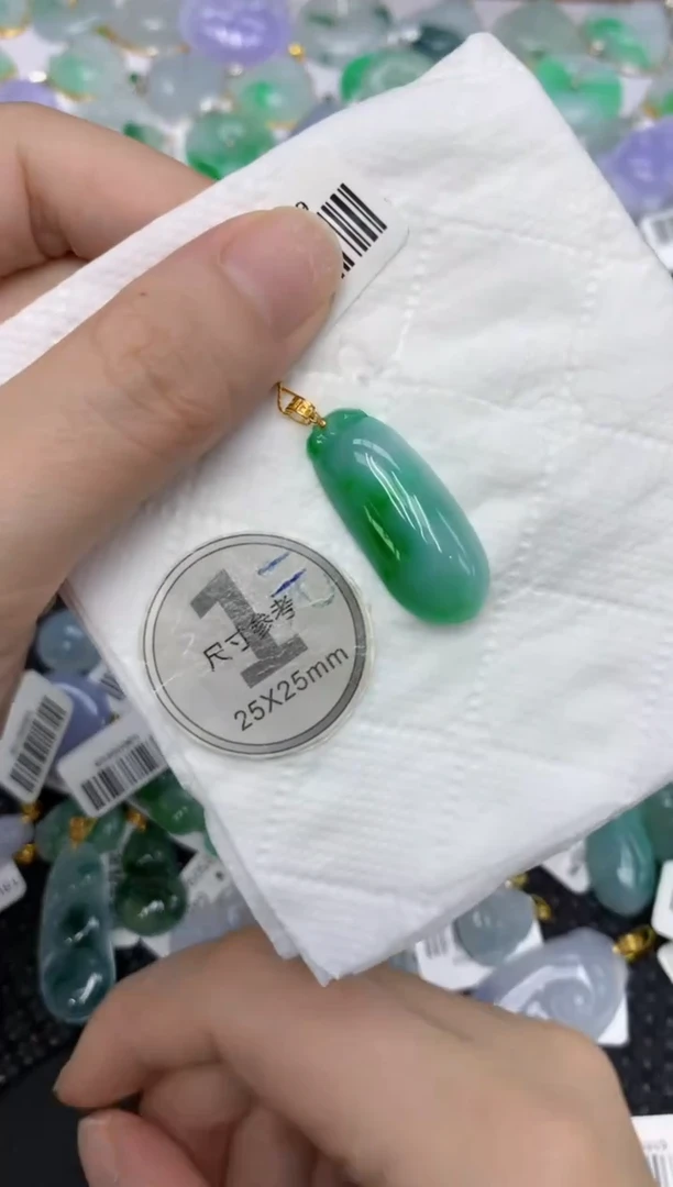 颈饰18K金镶嵌翡翠111111111