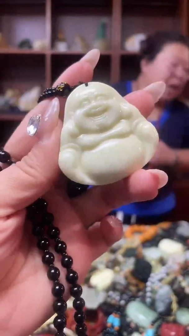 未镶嵌蛇纹石玉吊坠