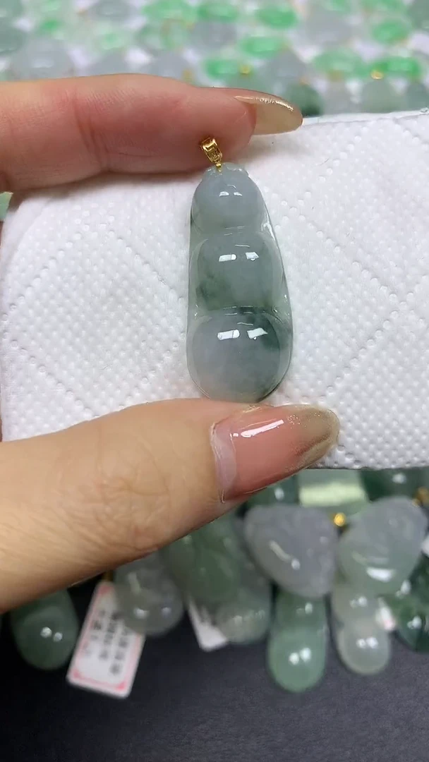 颈饰18K金镶嵌翡翠A货