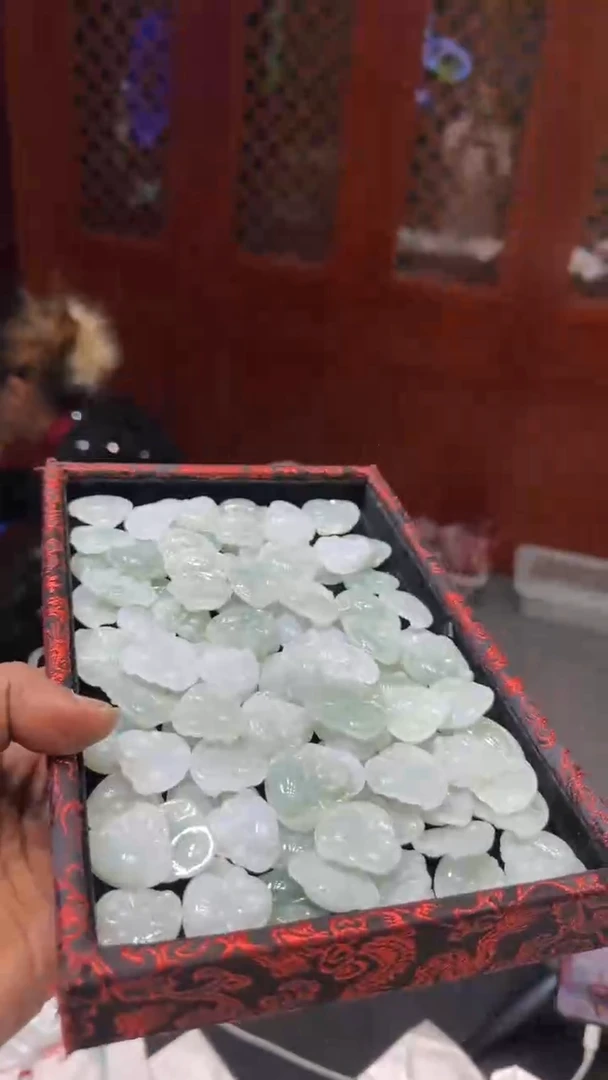 【闪购商品】翡翠手镯未镶嵌佛公挂件随机发一