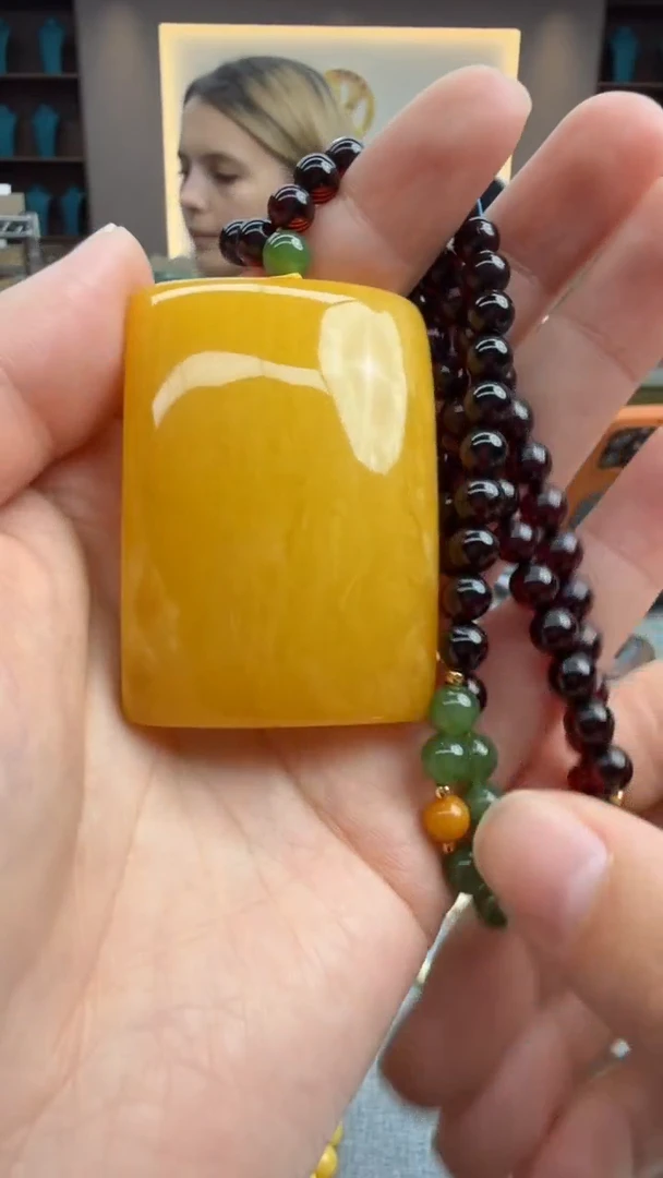 琥珀颈饰未镶嵌233秒拍号 假一罚三