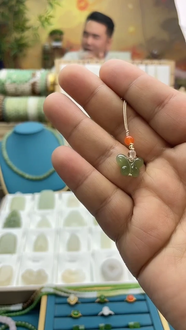 未镶嵌和田玉手机链约卡11mm蝴蝶