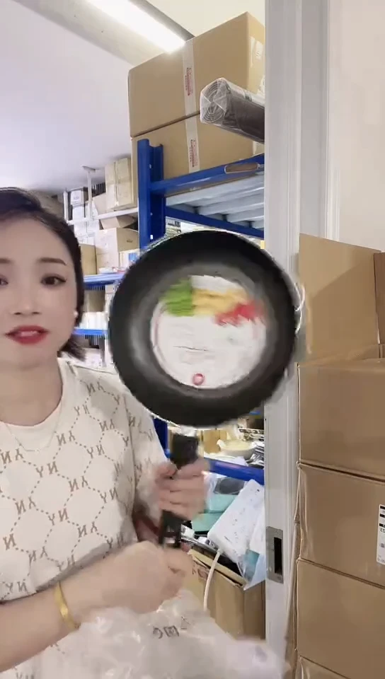 瓷片进口家用百货26cm煎锅黑底B546