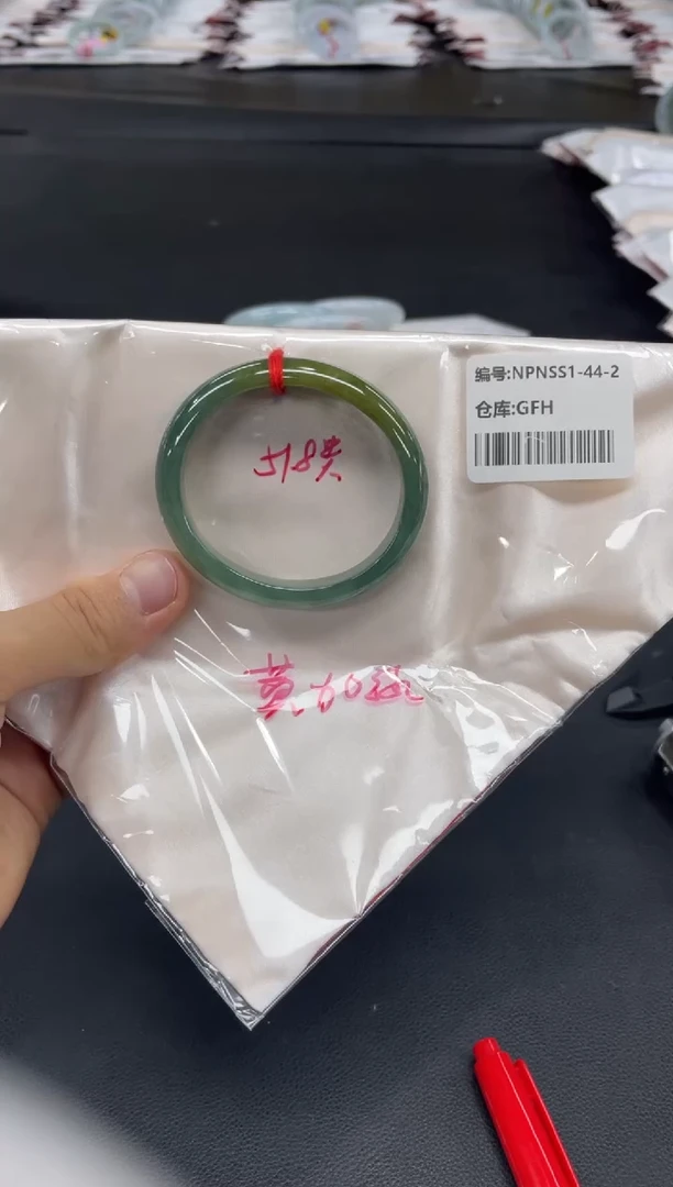 未镶嵌手镯翡翠翡翠手镯