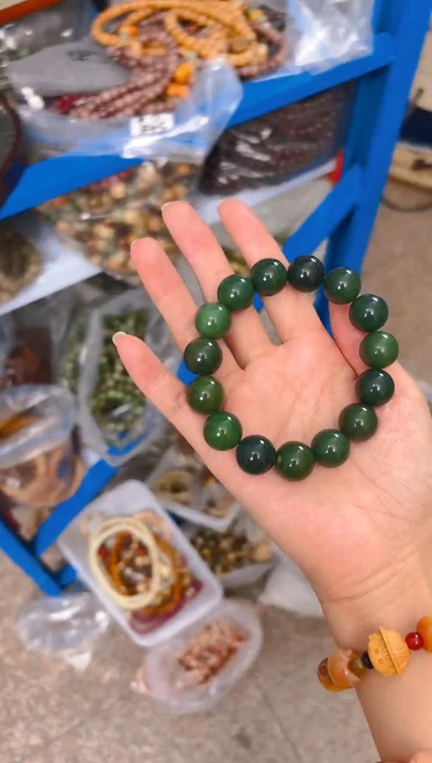吊坠菩提根/象牙果帝王绿单圈手串