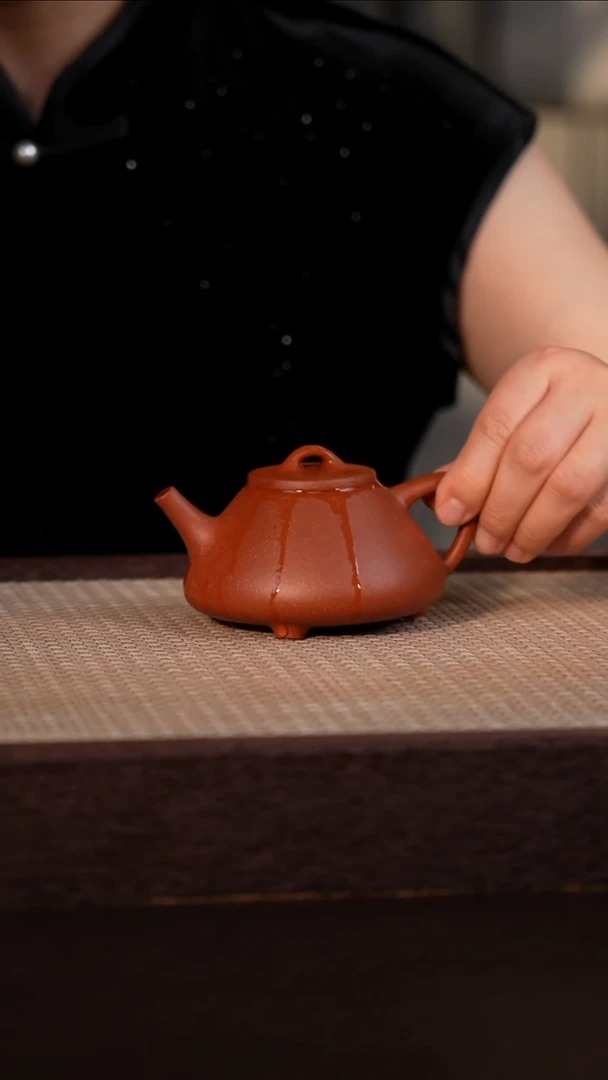 茶壶紫砂鱼籽降坡 170cc