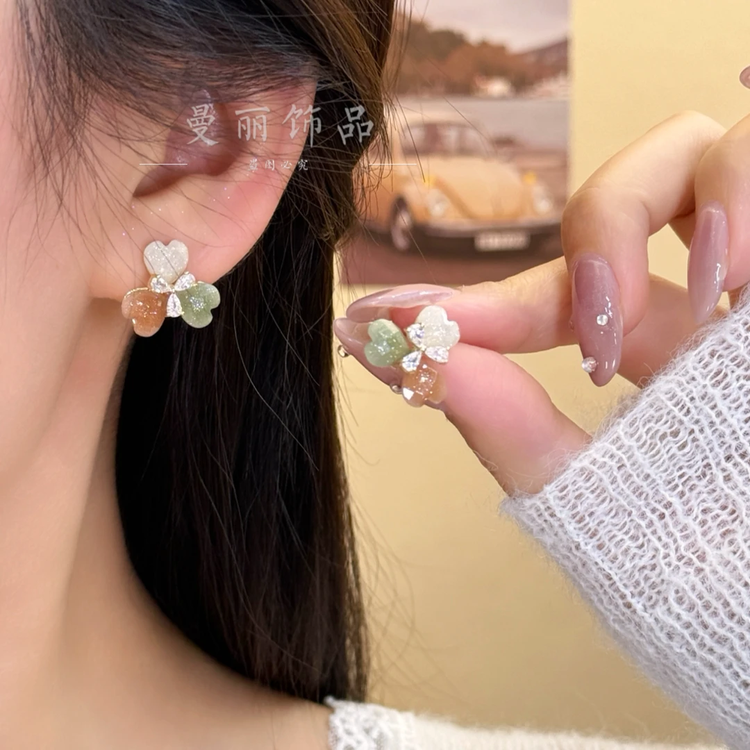 铁合金耳饰 2025春夏新款绚粉仙女风微镶三石耳钉