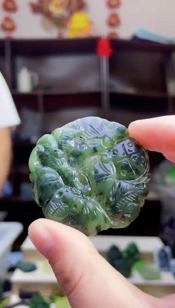 和田玉未镶嵌颈饰1