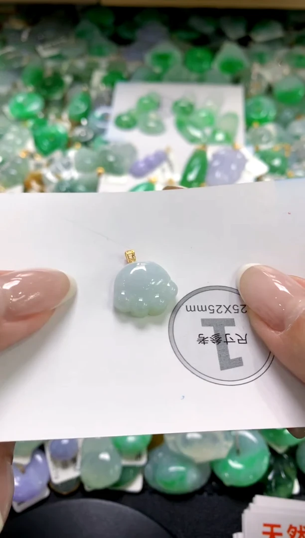 翡翠18K金镶嵌颈饰1111111111111111
