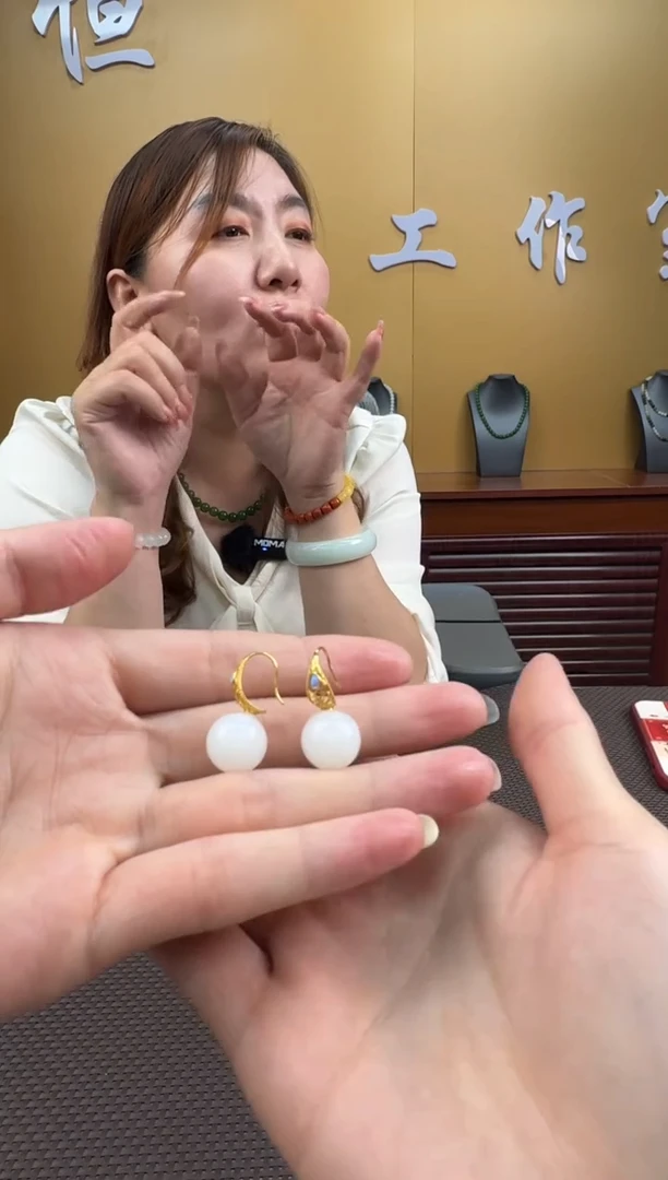 【闪购商品】和田玉耳饰18K金镶嵌一对