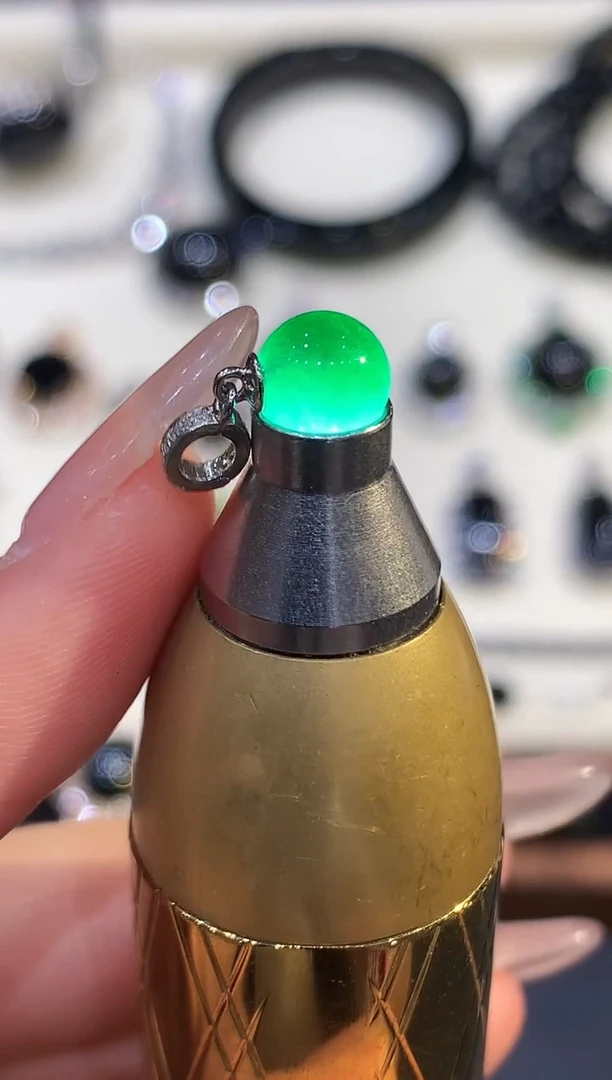 吊坠(不含链)18K金镶嵌翡翠多样性发其一