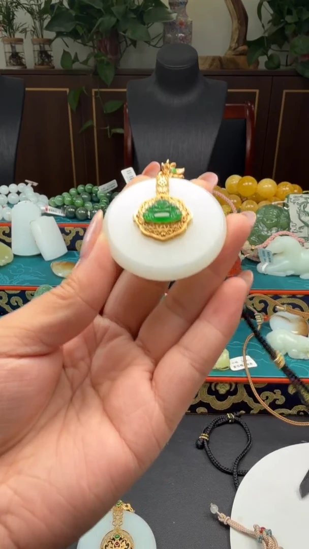 和田玉18K金镶嵌颈饰吊坠ge103