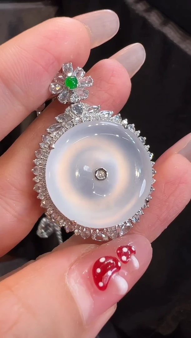 【闪购商品】翡翠颈饰18K金镶嵌吊坠