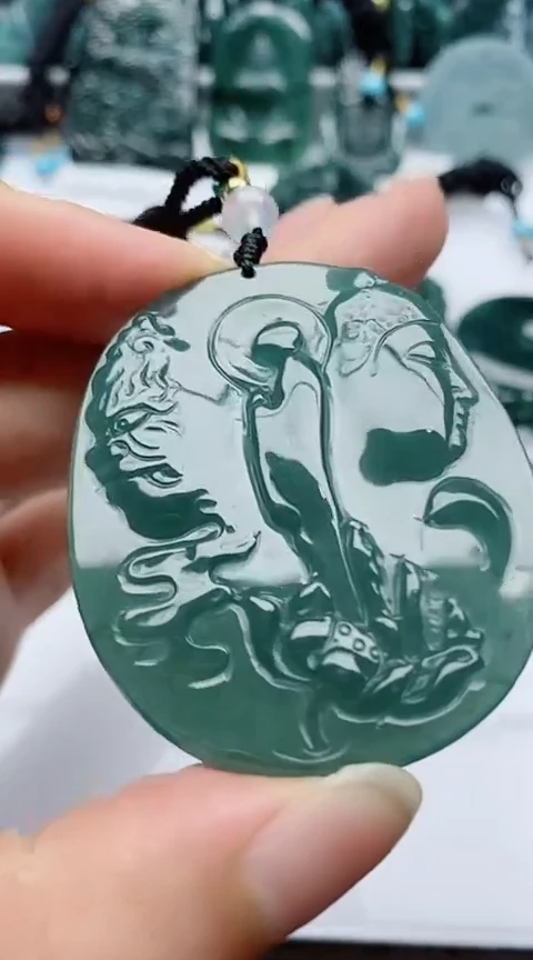 翡翠未镶嵌颈饰