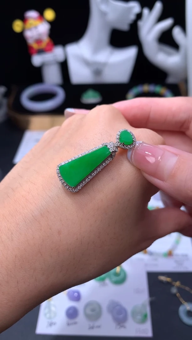 18K金镶嵌定制翡翠48小时鉴赏期 退货不扣服务费