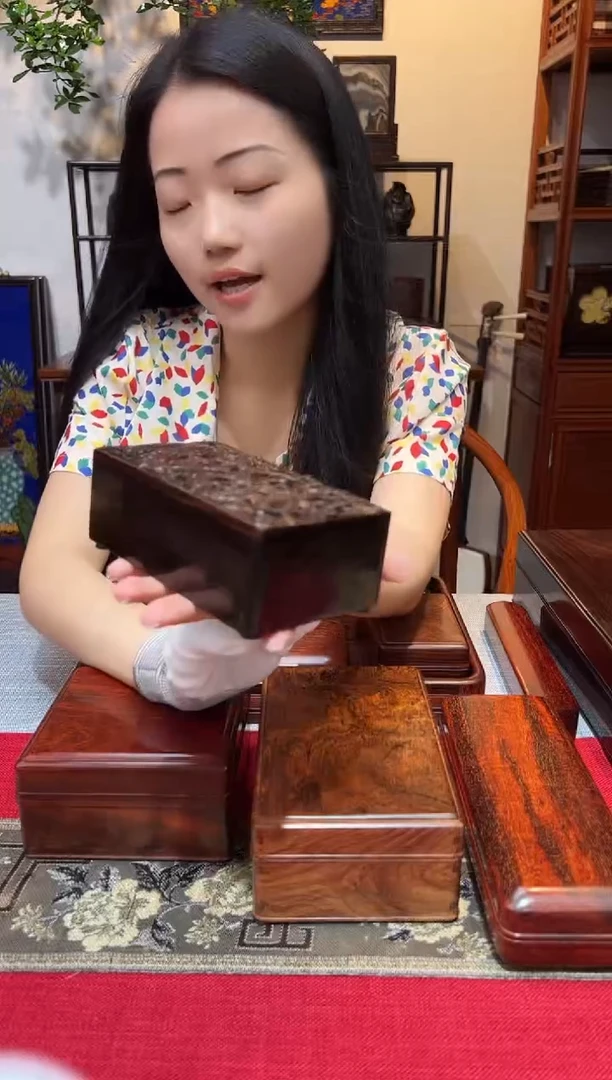 红酸枝木类成套家具大红酸枝龙文盒