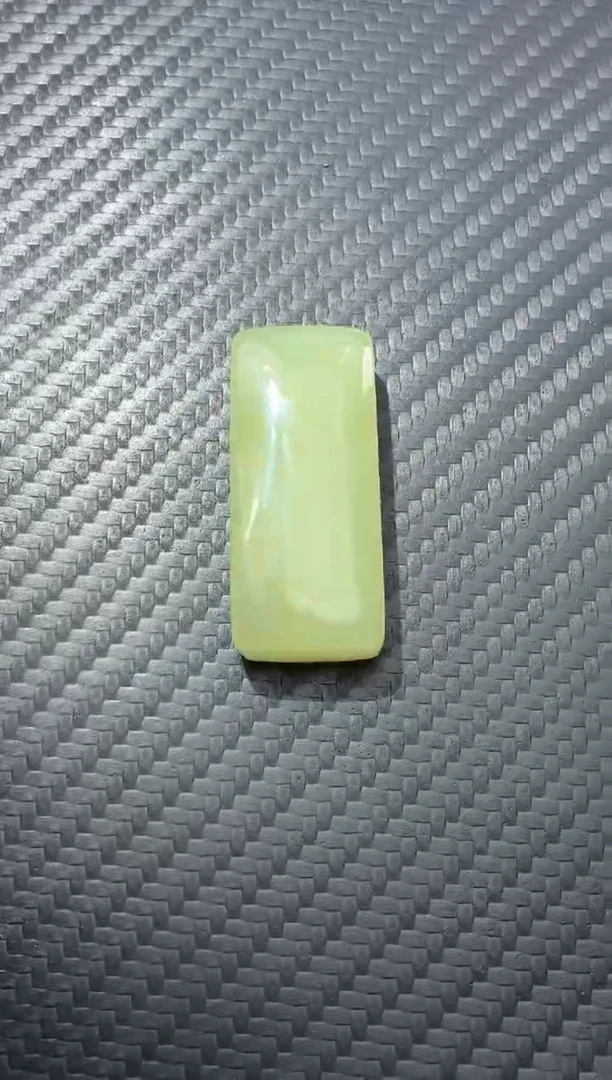 颈饰未镶嵌和田玉（黄玉）若羌安徽矿老坑料无事牌微色差