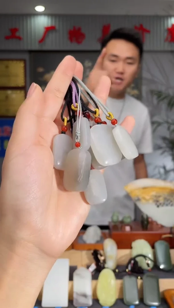 和田玉未镶嵌颈饰拍一发一 多样性发货