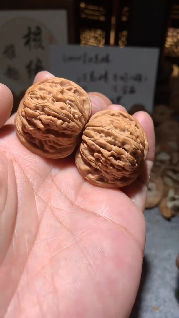 文玩核桃把件【核缘雅趣】36左右汉高楼，同尺寸随机发