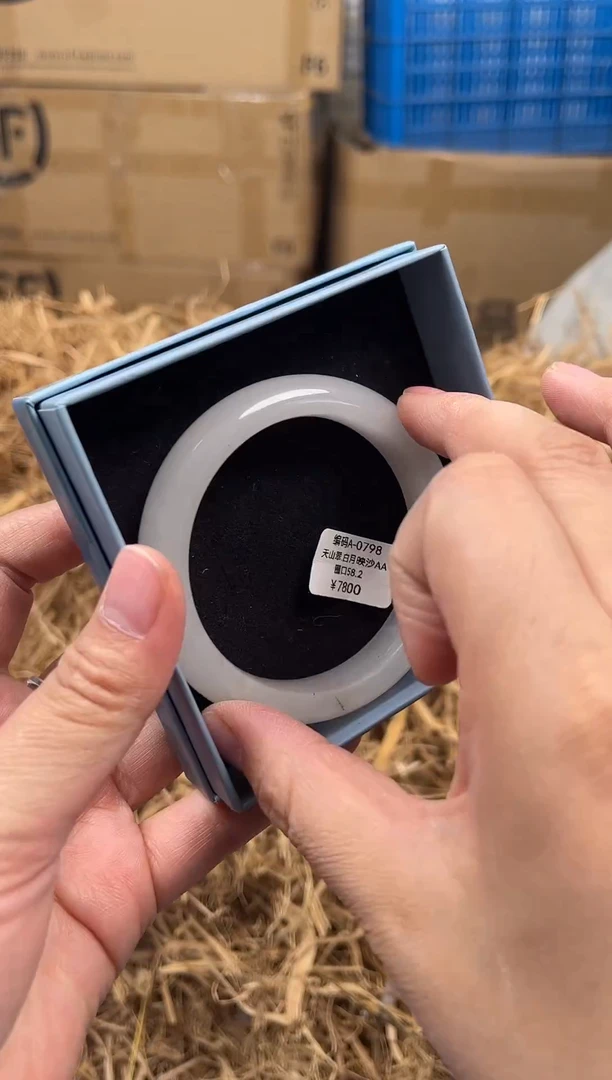 未镶嵌手镯石英质玉A-0798