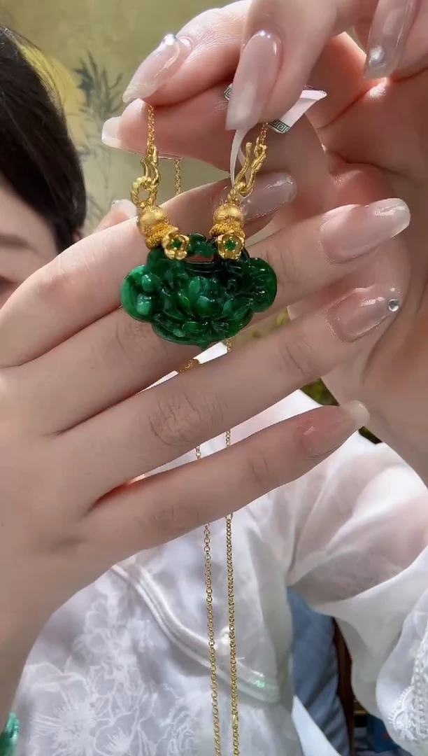 颈饰未镶嵌翡翠吊坠