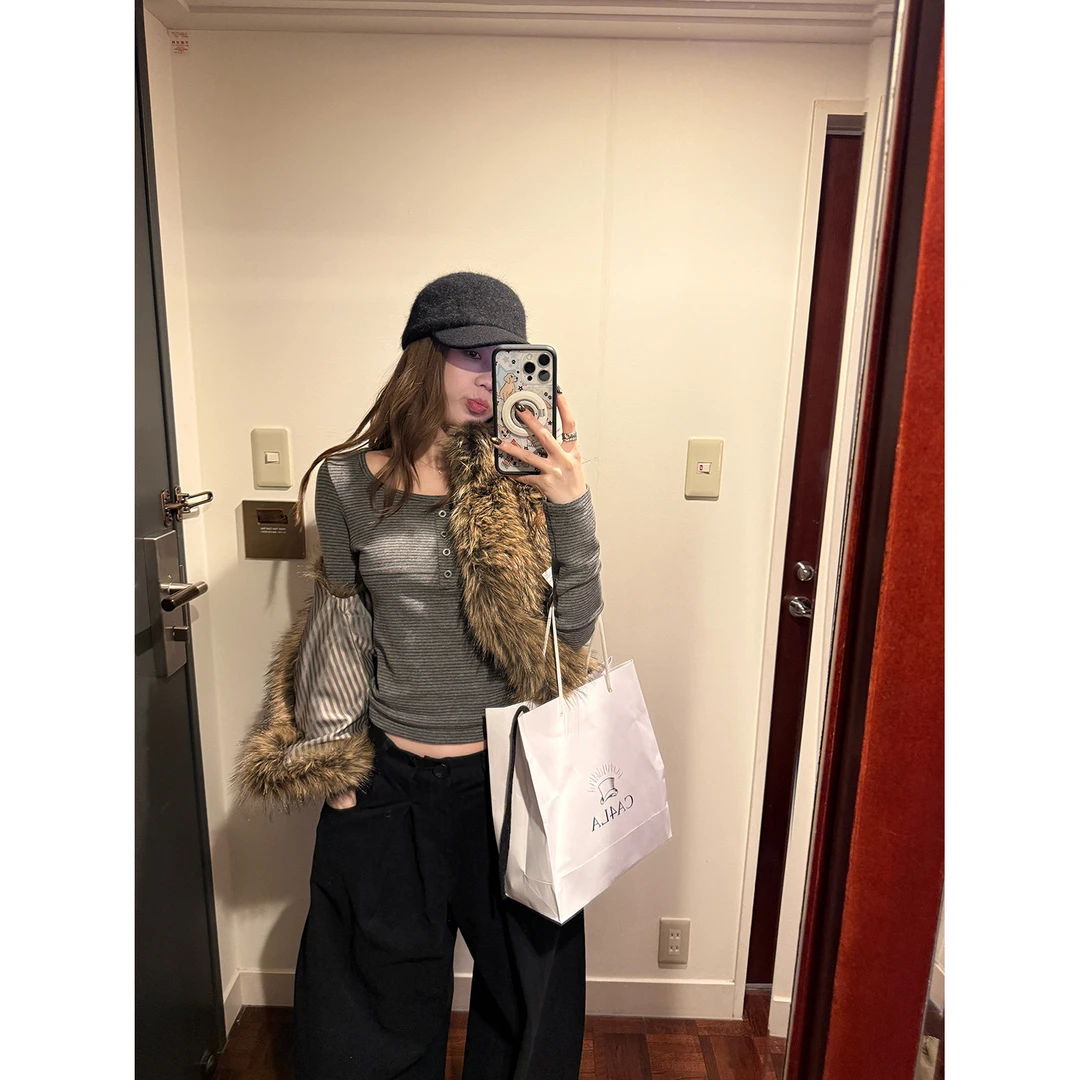 LelyMooch/很显瘦 弹力黑灰条纹 U型领修身款黑套头打底衫长袖