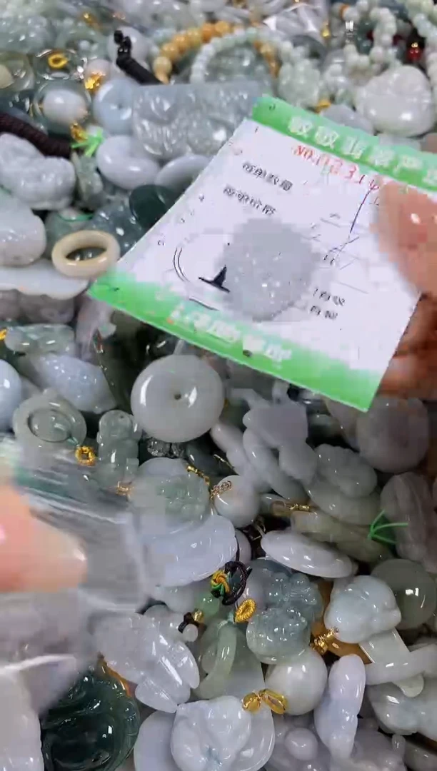 翡翠未镶嵌颈饰闪购0231033