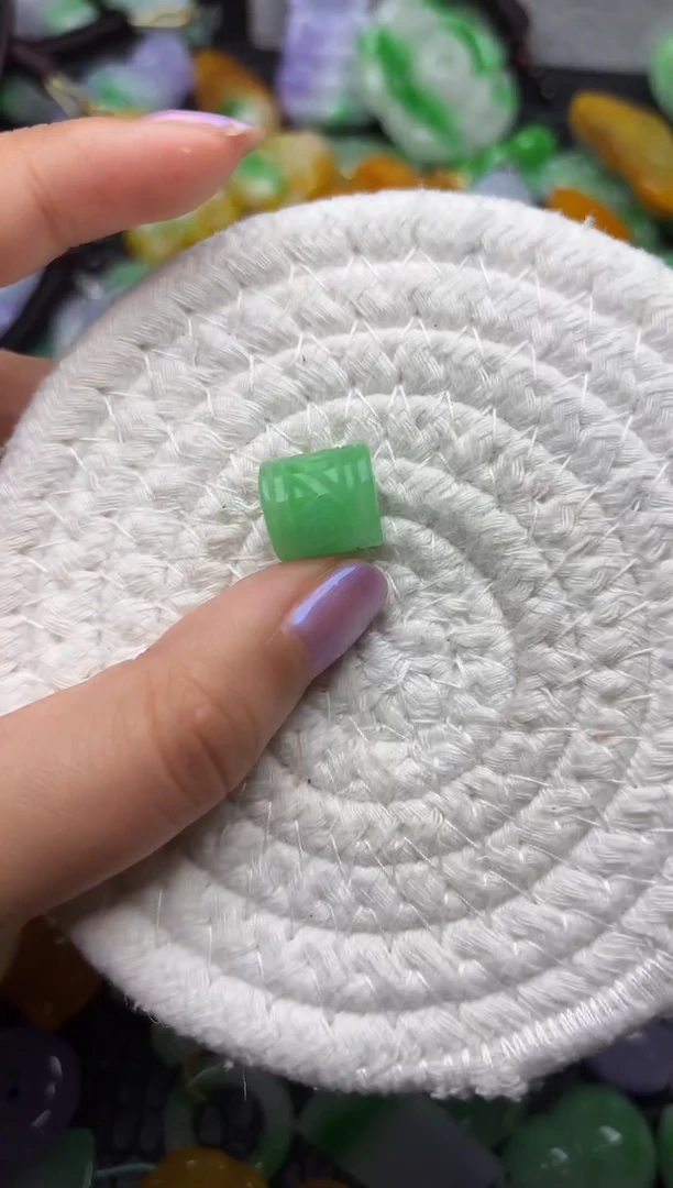 颈饰未镶嵌翡翠缅甸翡翠吊坠